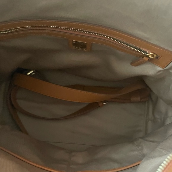 Authentic Cognac Debossed with the MCM emblem and made of supple leather - Picture 5 of 11